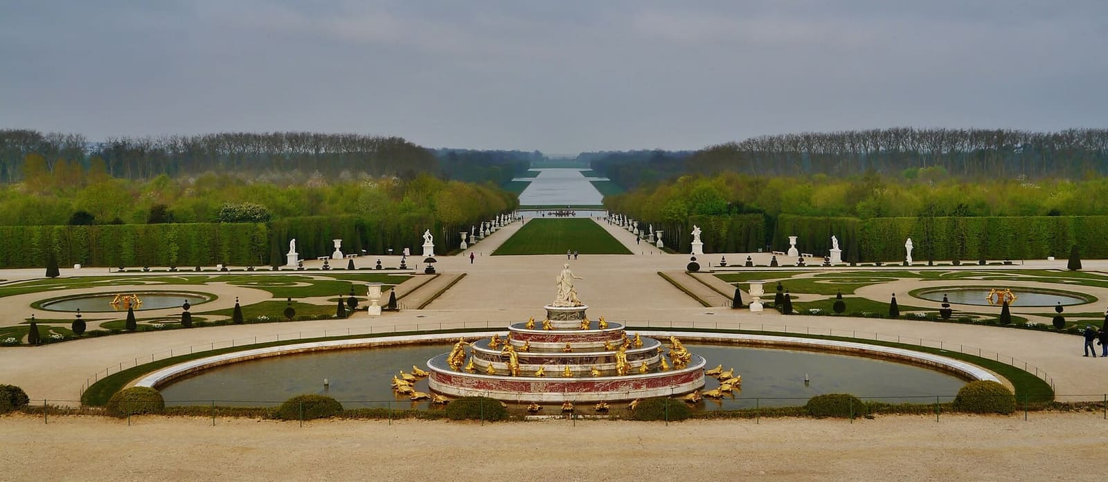 le bassin de Latone, le Tapis vert et le Grand Canal au loin