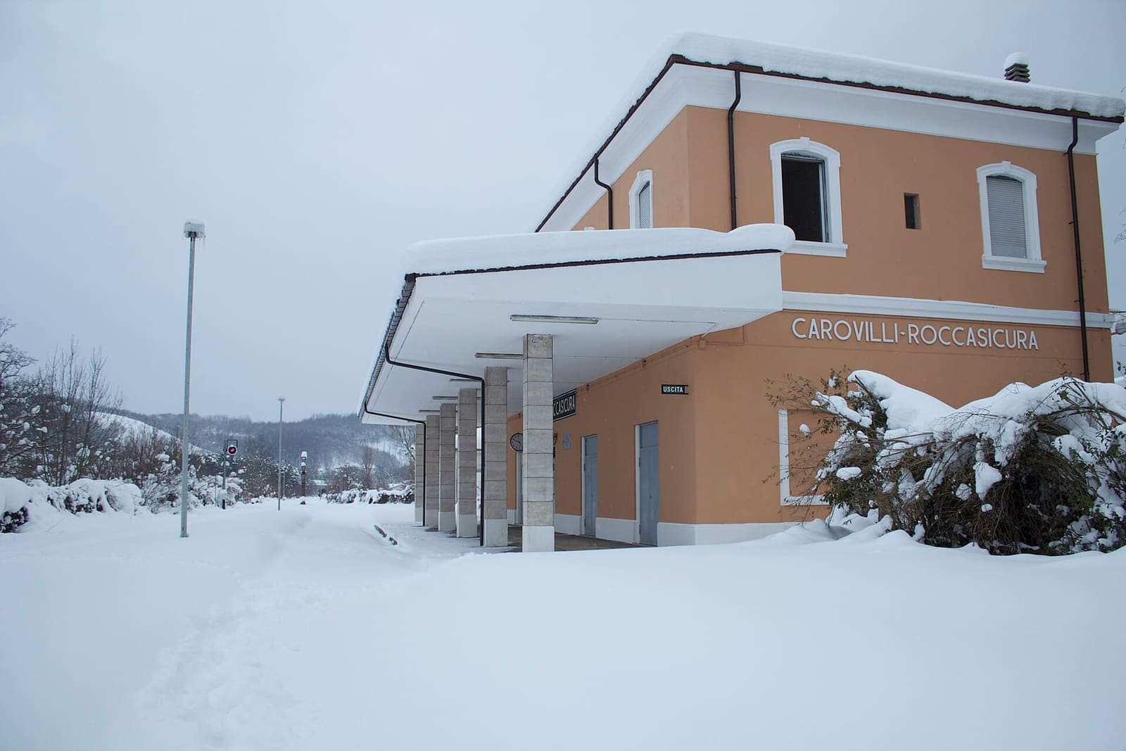 Carovilli-Roccasicura station under the snow, in February 2012
