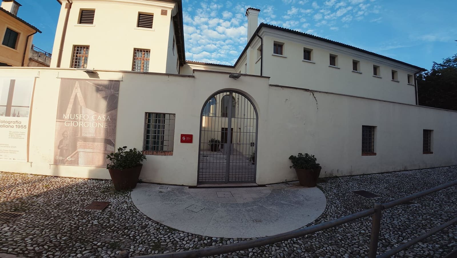 das Haus des Giorgione in Castelfranco, heute ein Museum, mit dem gemalten Fries der Künste im Inneren