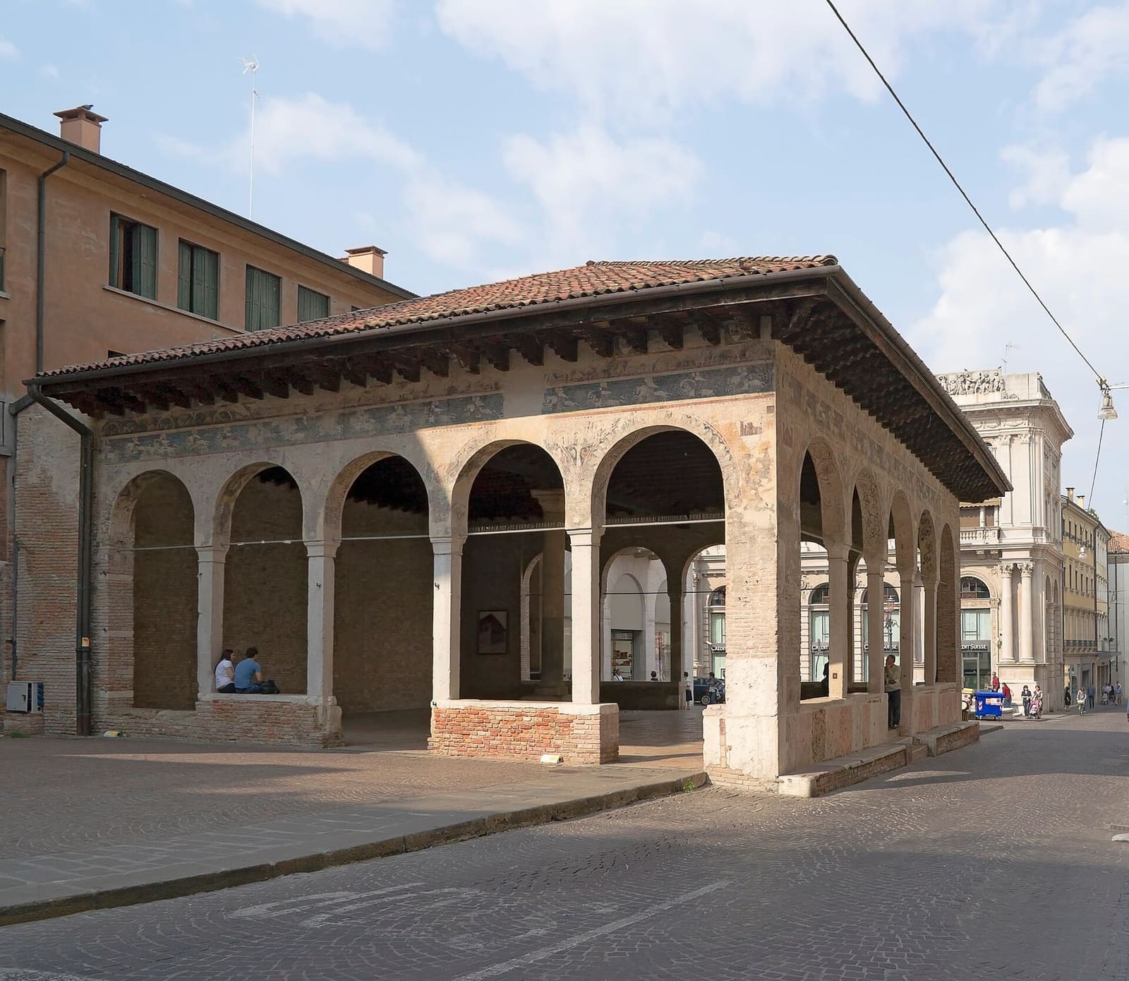 die Loggia dei Cavalieri, mit den Resten der Fresken unter dem Dach