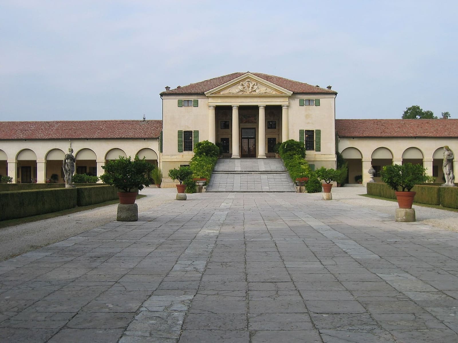 Villa Emo in Fanzolo, die Villa Palladios zwischen den zwei Barchesse, an einem Oktobertag