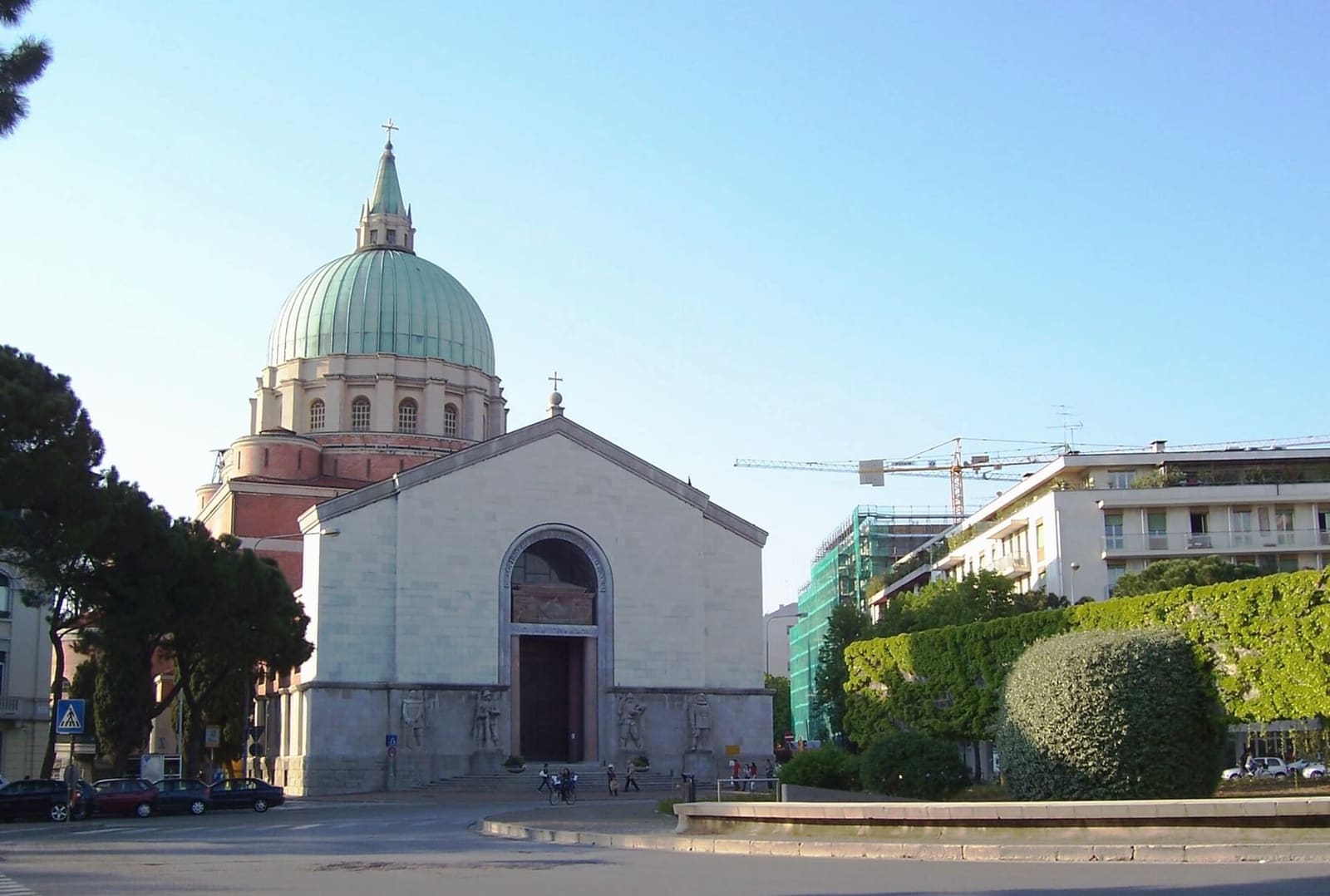der Tempio Ossario mit der grünen Kuppel, wo die Gefallenen des Ersten Weltkriegs ruhen
