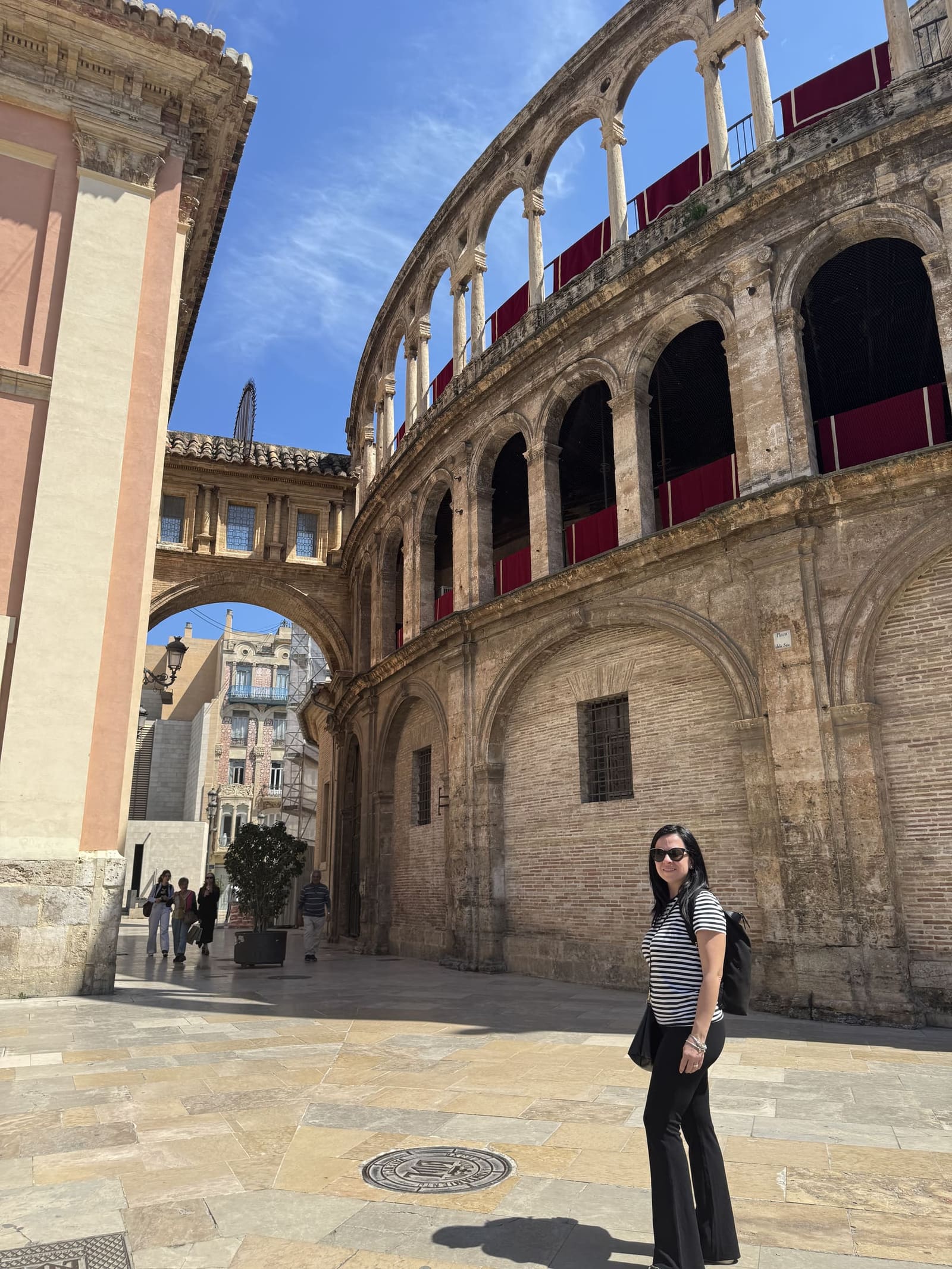 l'Obra Nova, la loggia rinascimentale della cattedrale, e l'arco che la unisce alla basilica